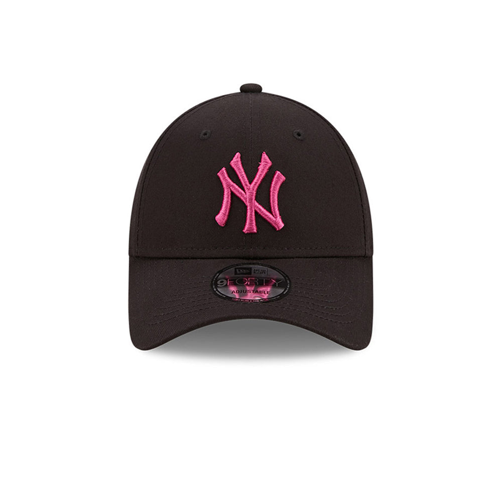 9Forty Female Essential Yankees Cap by New Era - 29,95 €